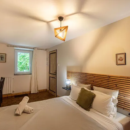 Couette-café La Ferme De Vazerat 3*
